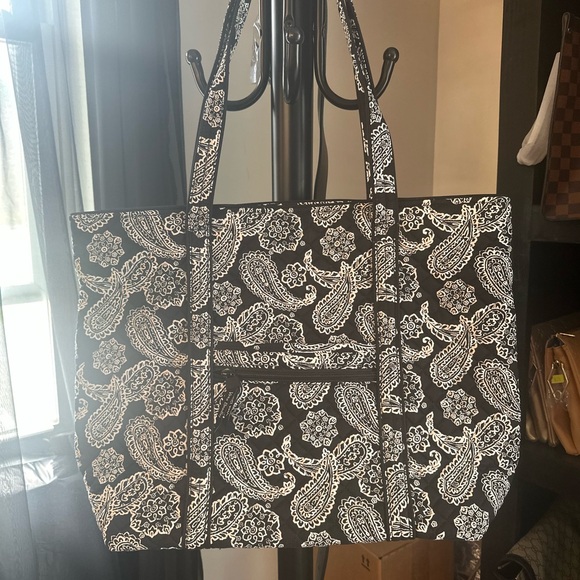Vera Bradley Handbags - Vera Bradley Black and White Paisley Tote